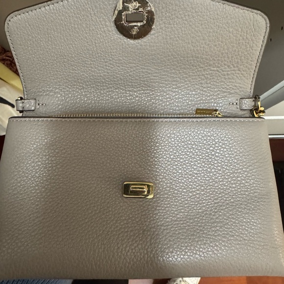 Tory Burch Kira Pebbled Chain Wallet in Gray Heron - Picture 3 of 3